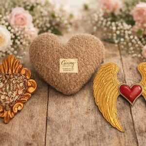 Demdaco Cozy Knit Heart Accent – Beige